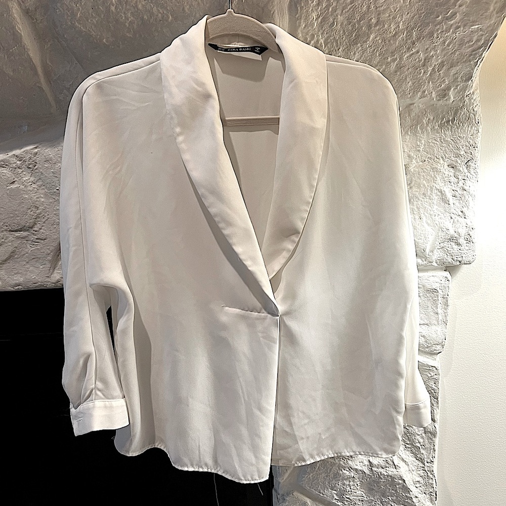 ZARA White V Neck blouse size XS